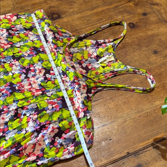 Oversized Ruffle floral slip dress Aso Selena Gomez - Picture 4 of 6